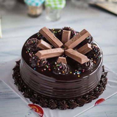 KitKat Truffle Cake