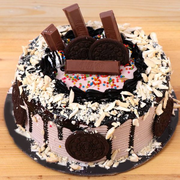 Oreo KitKat Cake